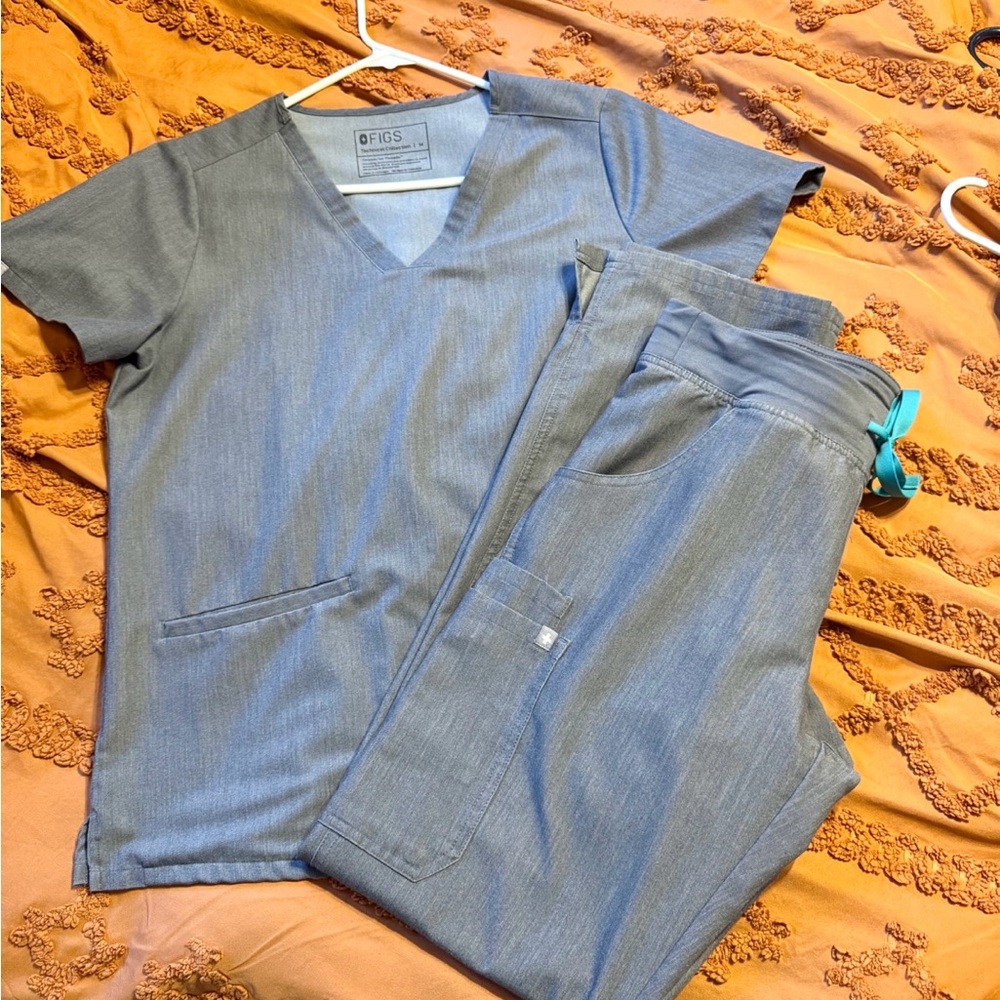 Figs Graphite Scrub Set - V-Neck Top & Cargo Pants